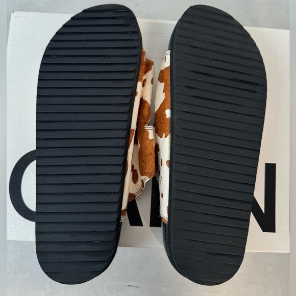 Nuance Cowhide Print Slides - Picture 7 of 15